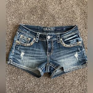 Grace Shorts size 28 2.5 inch inseam